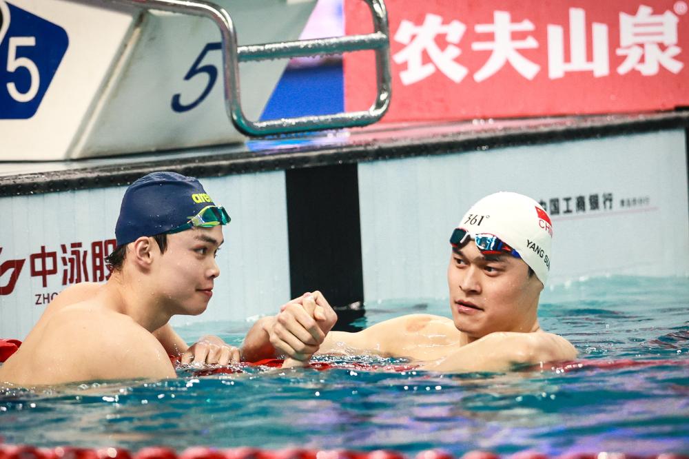 一场4-0！让意甲榜首易主：国米大胜登顶，争冠4强差3分米兰有戏